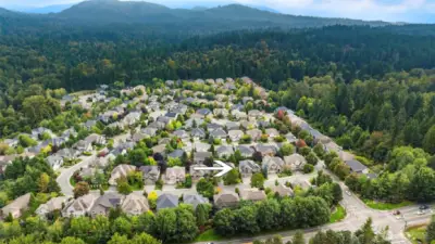 A beautiful neighborhood tucked into the forest on the North East Corner of Sammamish. A short distance to hiking and biking trails, Aldarra Golf Course is just about a mile away.