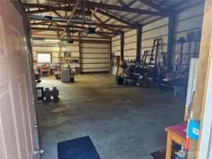 Shop area in the far left corner with great lightning.