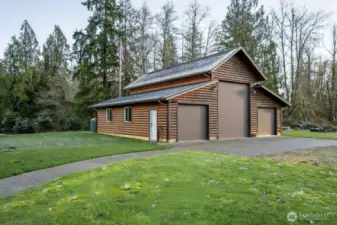 Incredible 40X40 detached shop!