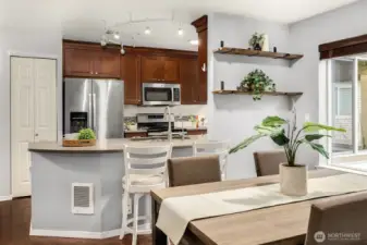 Open Floor Plan - Modern Kitchen w Breakfast Bar - Spacious Dining Room