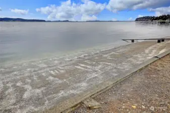 Fantastic beach walking on Utsalady