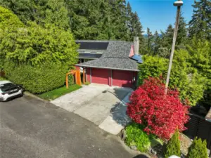 Privacy, quiet and nature as you enter your home