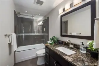 Main level full bath