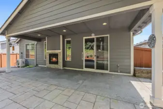 Large Covered Entertainment Sized Patio!