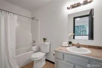 Primary Bedroom ensuite with tub/shower combo