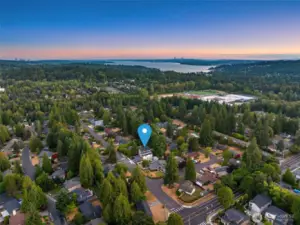 Close to Juanita Beach, Totem Lake Village, parks, dining, I-405, & Lake WA School District.