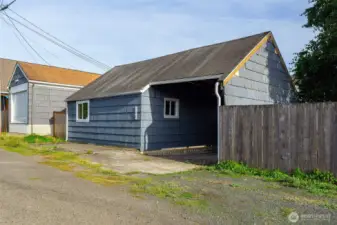 Alley access to carport and home office or ???