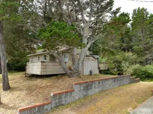 Westside 2 bedroom cabin with property to the Western Upland Boundary. Just a short walk to the beach