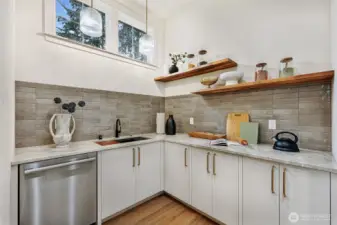 Butlers pantry off kitchen, so much storage and another dishwasher!