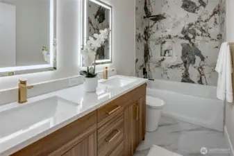 En-suite bath in primary (Photos from lot 1A)