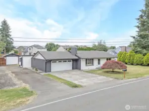 Great Downtown Sumner Location - convenient access to Freeways, Restaurants, and Shopping!