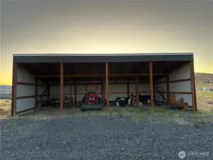 Large four bay tractor barn