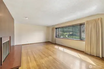 Living room with Fireplace