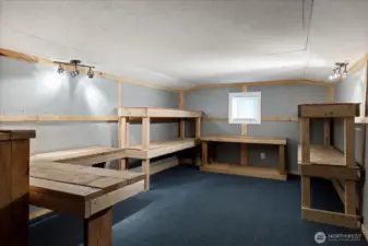 Outbuilding/shop-storage