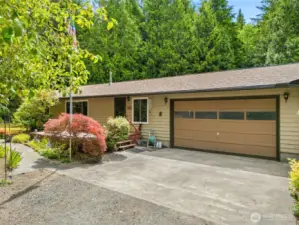 Main house - 3 bed, 1 3/4 bath with pellet stove