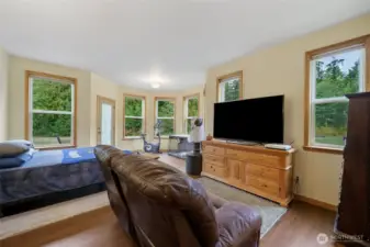Main-floor junior suite with a sitting area and private bath.