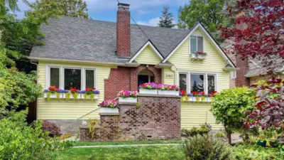 Seasonal photo with the flowers in bloom
