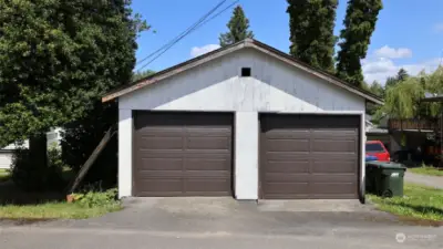 Detached 2 car garage right off the street for easy parking