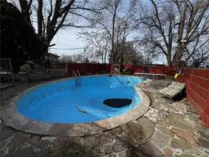 13 Ft Deep In-Ground Pool