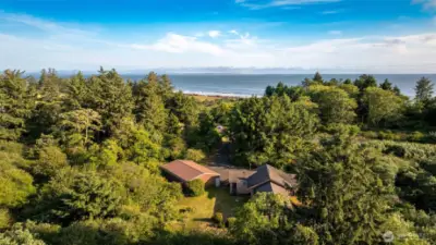 7+ Acres & short walk to beach