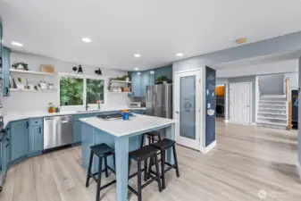 You can just smell the aroma of your famous cookies cooling on top quartz counters.
