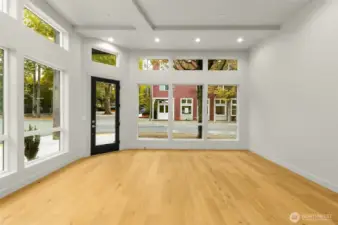 The possibilities are unlimited, zone for commercial use!