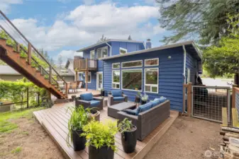 Plenty of space to gather, relax, grow your own vegetables and play
