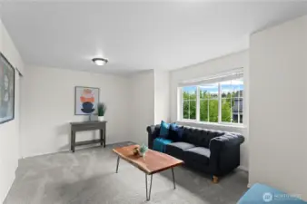Huge bonus room/5th bedroom w/closet!