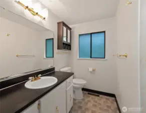 full main bath with gold accents