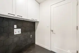 Laundry/mudroom off the garage
