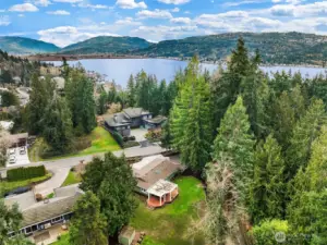 Situated close to amenities, a great commuter locale, and just up from the Sammamish lake trail; biking/running/walking.  Award-winning Issaquah schools: Creekside Pine Lake & Skyline. Don't miss out on calling this fantastic home your own.  Waverly is special, you won't find a better entry point, see it today.