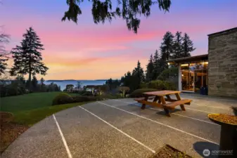 Patio area with view makes a great dining/entertaining area.