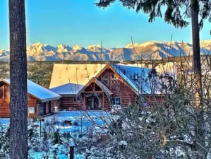 No matter the season, This setting is STUNNING.  Year Round beauty to soothe the soul and elevate your day.