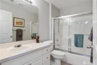 This is the full guest bathroom.