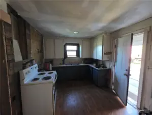 1 story homes kitchen