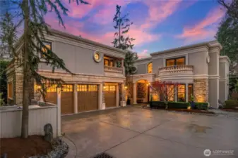 A modern sophisticated  residence in Evergreen Point Rd in Medina