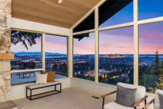 Sweeping panoramas of Lake Washington, the Olympics & Cascades, spectacular sunset, Seattle & Bellevue skylines!