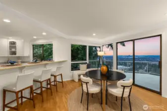 Seap morning coffee at breakfast nook while enjoy the DT Bellevue view!