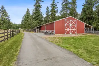 30' x 60' Barn with various lean-tos and cattle chute. Could also be used as a venue site.