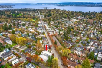 So close to Lake Washington and entry to HWY 520