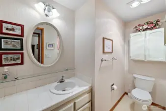 6553 2nd Bathroom.