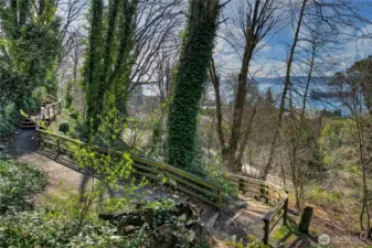 The trail to upper Kinnear park.