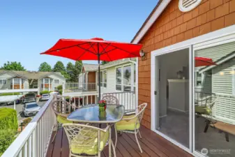 Lovely summer dining space!