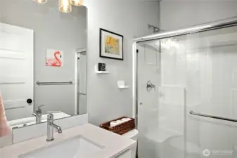 ground floor en suite bath