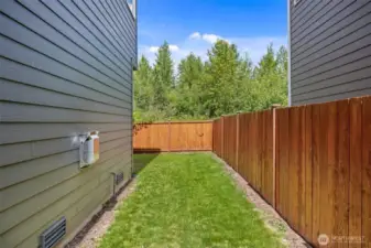 Fully fenced yard, only one neighbor here!