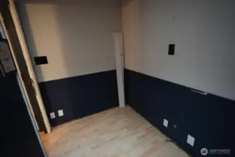 Small storage/flex space off of dining area.