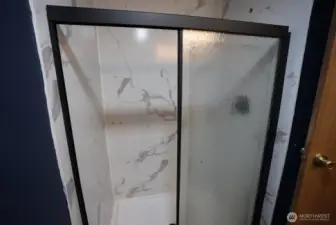 Primary bedroom bathroom.