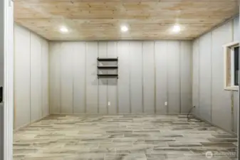 Finished Studio/Office/Guest~