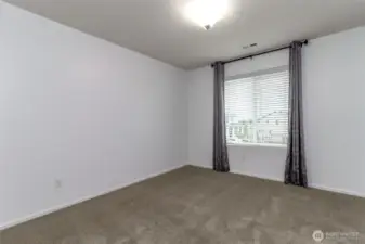 Second extra bedroom facing the front of the house.