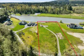 Front portion of property directly on the lake